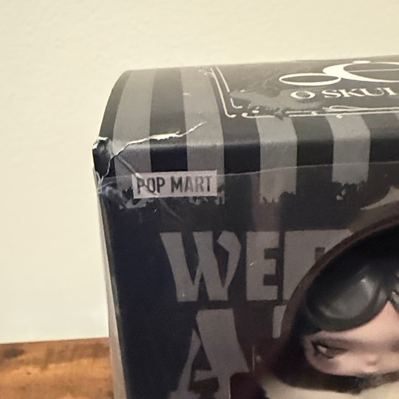 Skullpanda Wednesday Figurine - Black and White - Picture 5 of 5